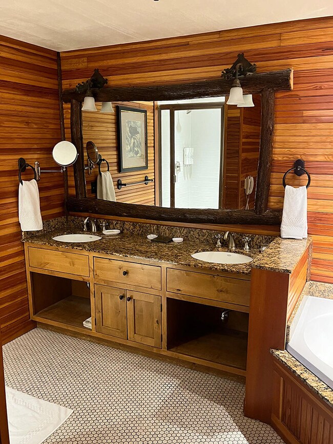 WFLodge211_FullBathroom