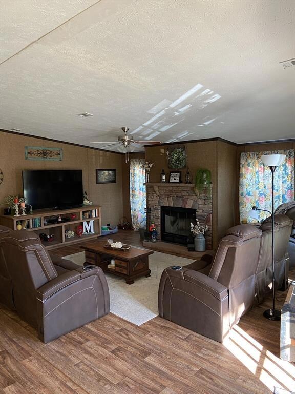 221 Farmhouse Rd, Springtown, TX 76082 - photo 5