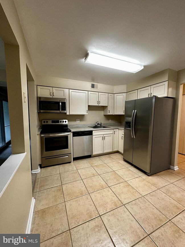 106 Castletown Rd unit 102, Lutherville Timonium, MD 21093 - photo 3