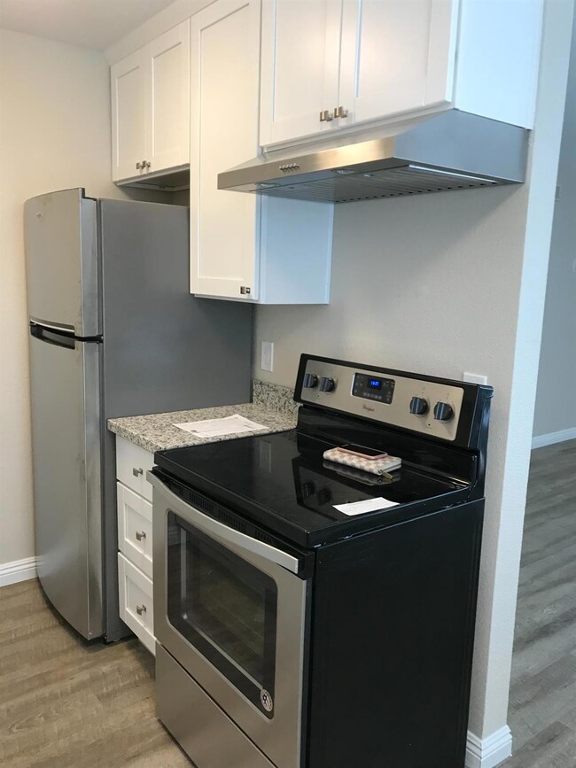 1817 W St, Sacramento, CA 95818 - photo 6