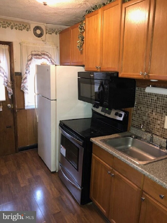 2701 Ellicott Dr, Baltimore, MD 21216 - photo 4