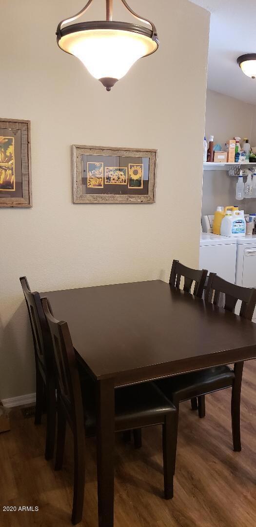 3712 nreakfast table