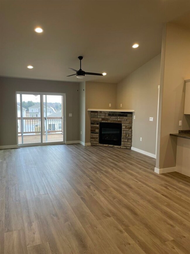 3155 Lampe Ln unit A, Coralville, IA 52317 - photo 6