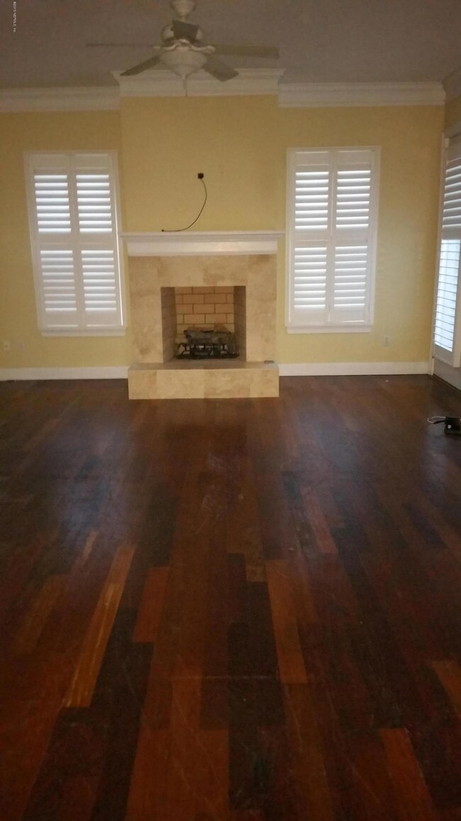 61 Beach Cottage Family Room 4