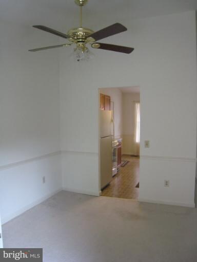 11254 Valley Bend Dr, Germantown, MD 20876 - photo 2