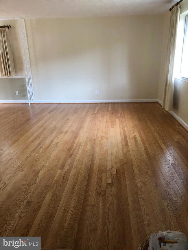 10418 Glenmore Dr, Adelphi, MD 20783 - photo 4