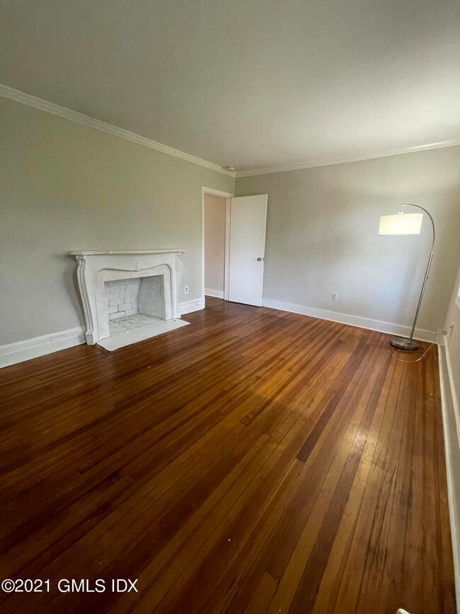 511 E Putnam Ave unit 1st Floor, Cos Cob, CT 06807 - photo 5