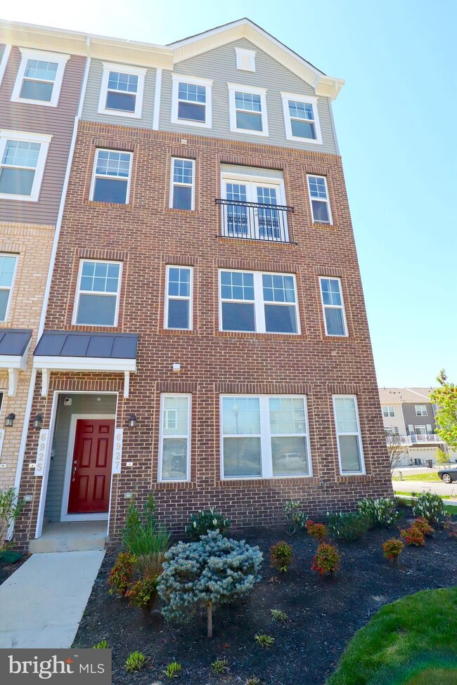 6927 Stoddert Ln, Hyattsville, MD 20785 - photo 2
