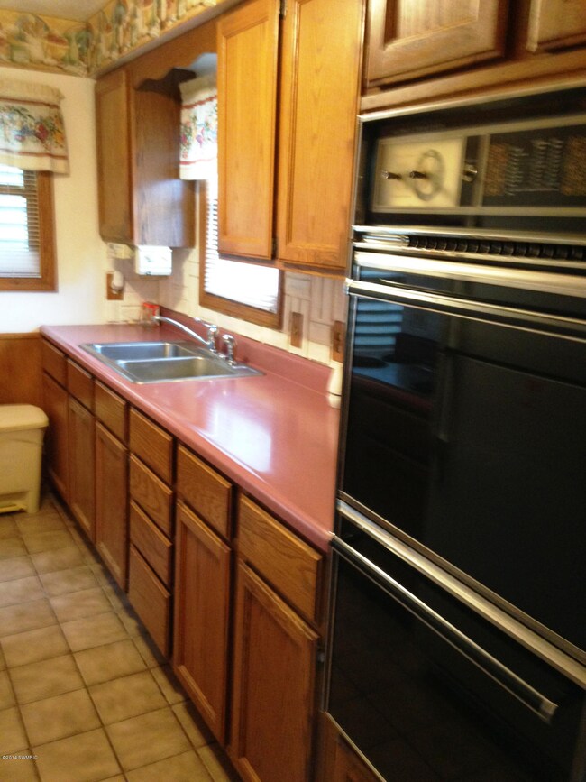 52427 Sheridan Rd, Paw Paw, MI 49079 - photo 7