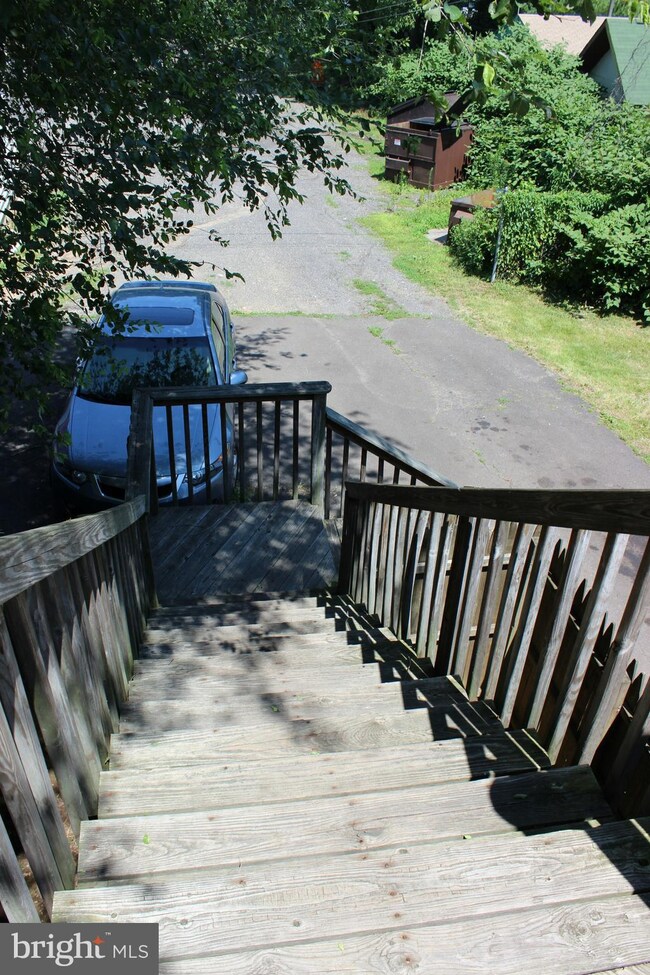 5729 Emilie Rd, Levittown, PA 19057 - photo 3