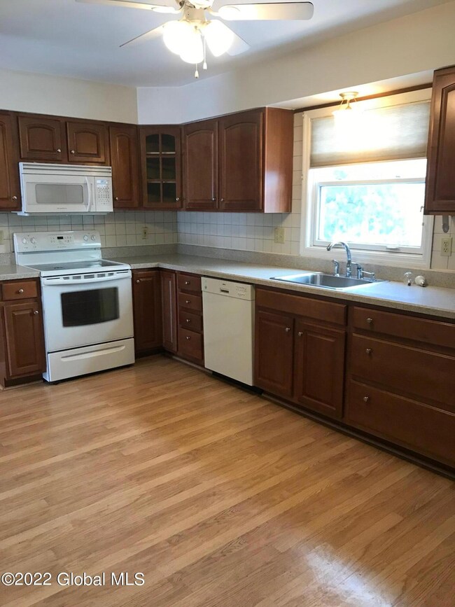 29 Swayze Dr unit B, Latham, NY 12110 - photo 2