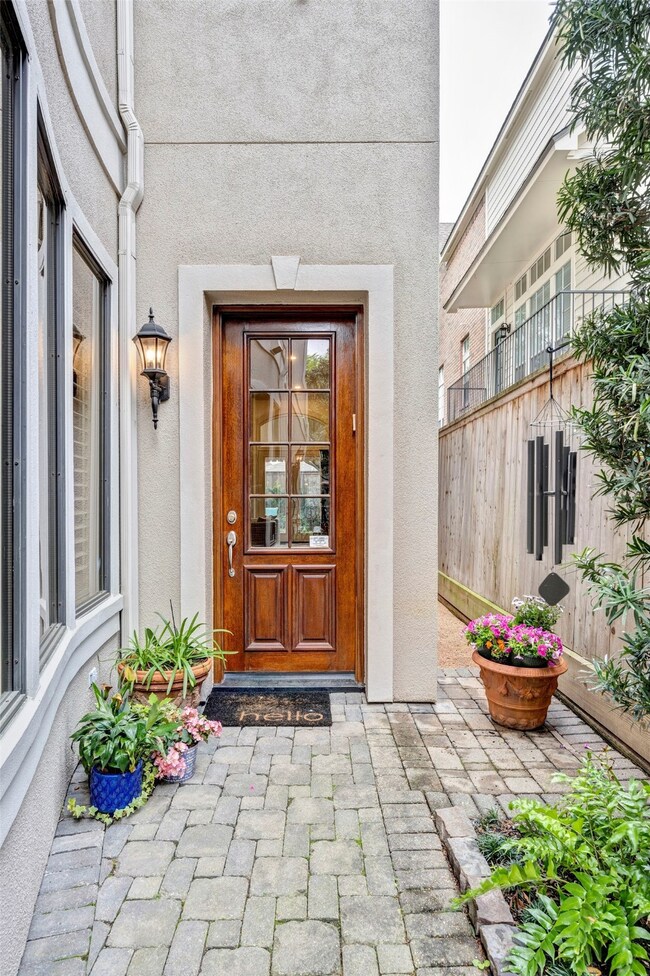 2408 Mandell St, Houston, TX 77006 - photo 2