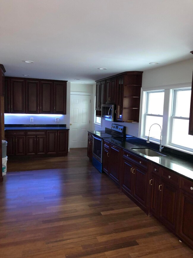 81 Onset Ave, Buzzards Bay, MA 02532 - photo 4