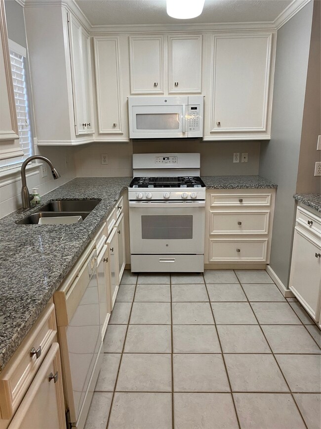 3437 1/2 Palm St, Houston, TX 77004 - photo 6