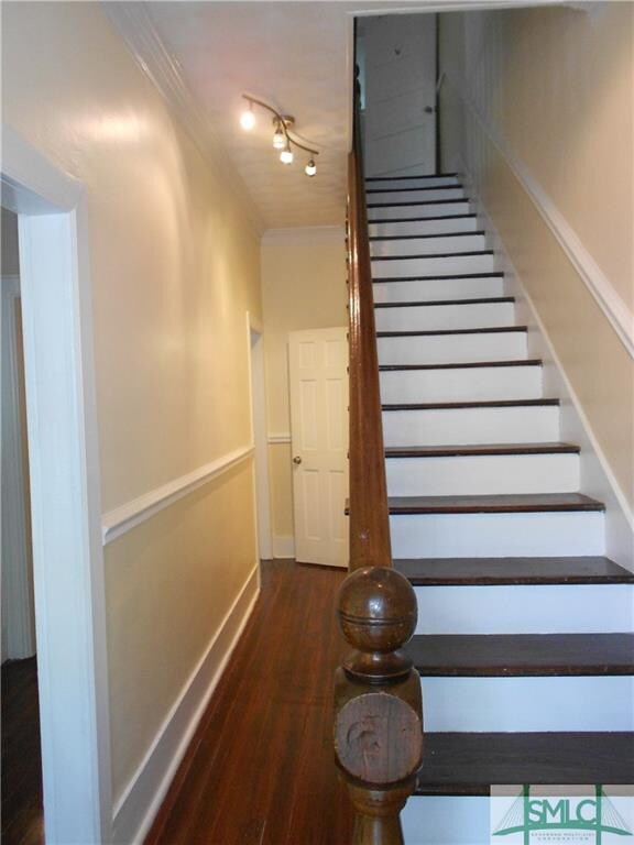 ENTRY/STAIRCASE