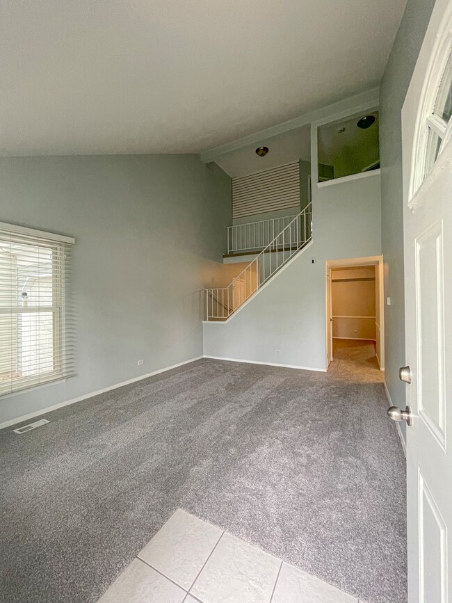 1010 Perry Dr, Algonquin, IL 60102 - photo 2