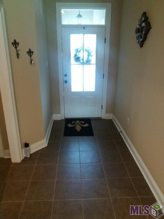 19935 Pecan Hill Dr, Zachary, LA 70791 - photo 2