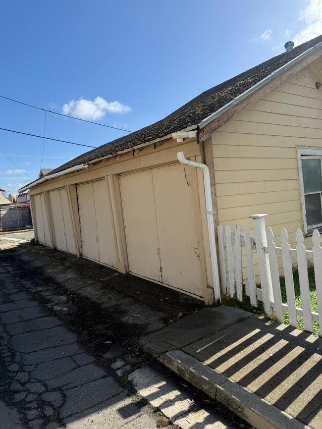 301 B St, Isleton, CA 95641 - photo 5