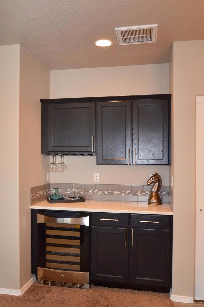 3592 SW Pumice Stone Ave, Redmond, OR 97756 - photo 4