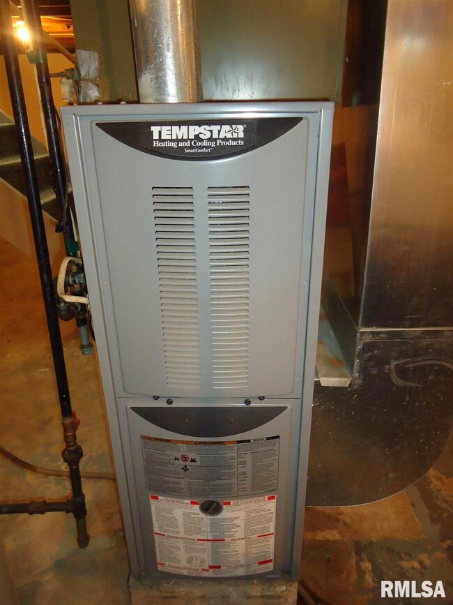 312 E Springfield St, Virginia, IL 62691 - photo 7