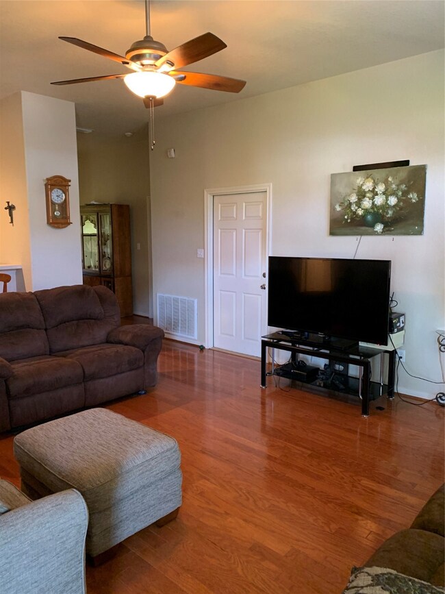 674 Fallow Ln, Alvin, TX 77511 - photo 4