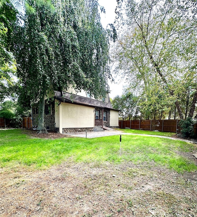 283 N Middletown Rd unit A, Pearl River, NY 10965 - photo 3