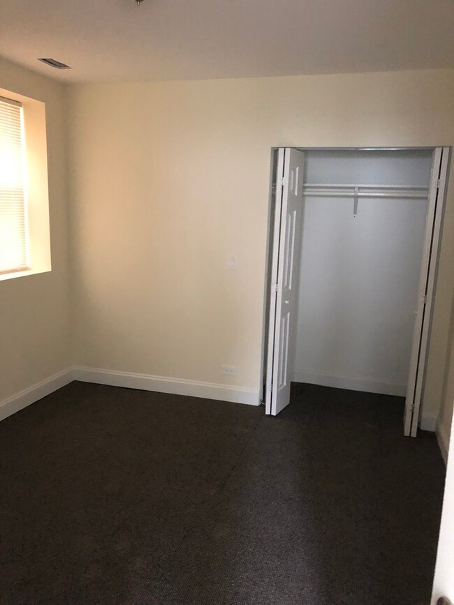 6318 N Mozart St unit G, Chicago, IL 60659 - photo 5