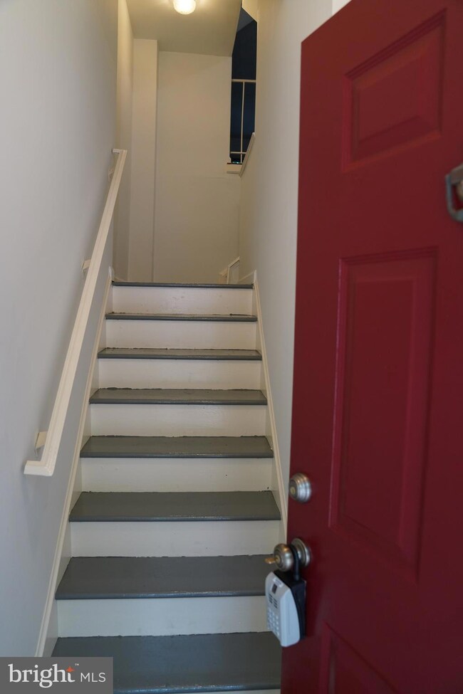 10462 Parthenon Ct, Bethesda, MD 20817 - photo 4