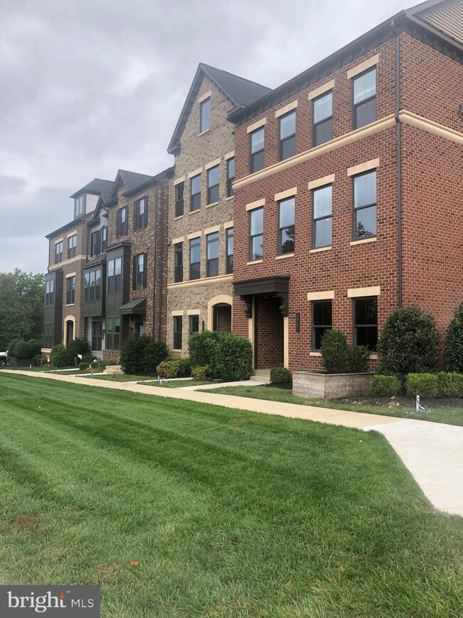 43391 Ghazwa Square, Ashburn, VA 20148 - photo 2