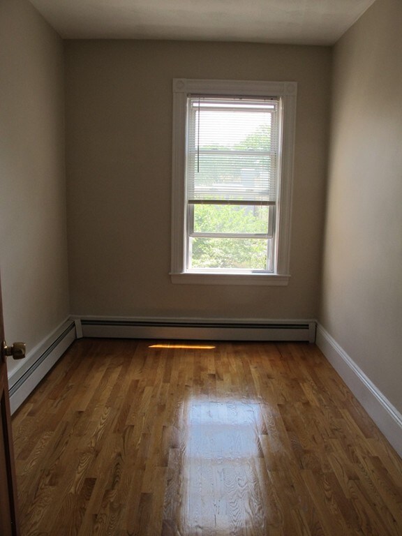 472 Windsor St unit 3L, Cambridge, MA 02141 - photo 4