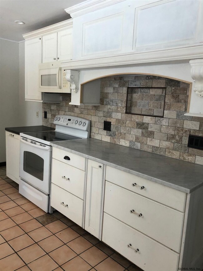 25 Christina Ct, Saratoga Springs, NY 12866 - photo 4