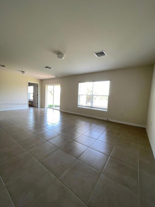 9018 S Castle Cir, Labelle, FL 33935 - photo 2