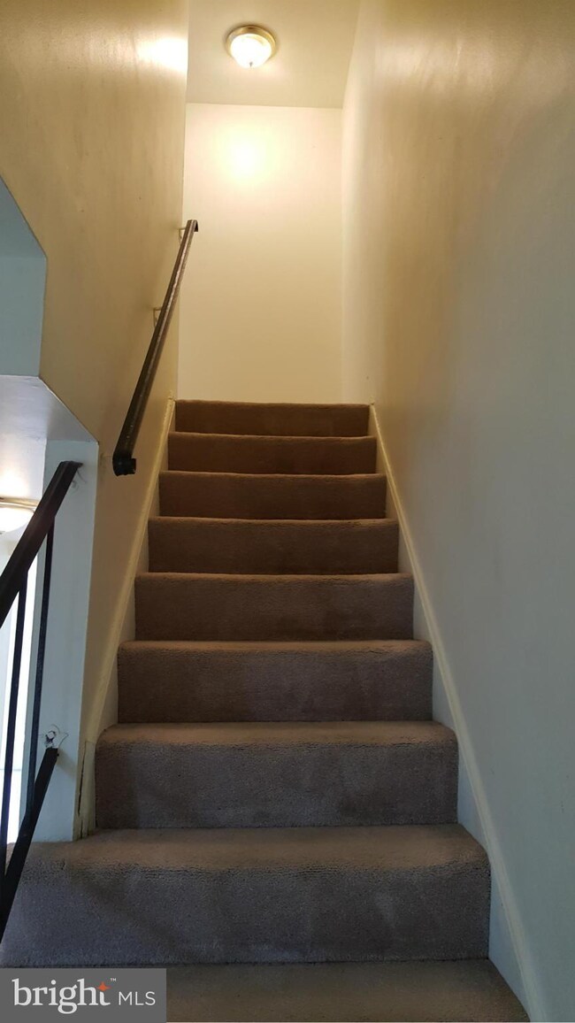 12185 Dove Cir, Laurel, MD 20708 - photo 4