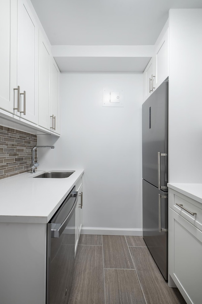 The Eastmore unit 5B, New York, NY 10021 - photo 2