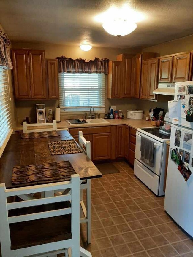 1101 S Adams St, Hugoton, KS 67951 - photo 6