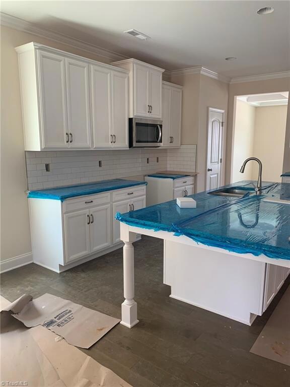 Granite and backsplash are in !