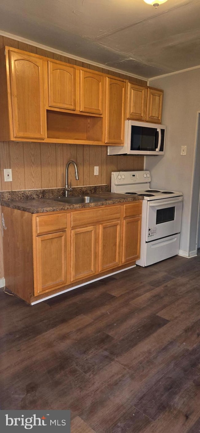 1609 S Lecount St, Philadelphia, PA 19145 - photo 4