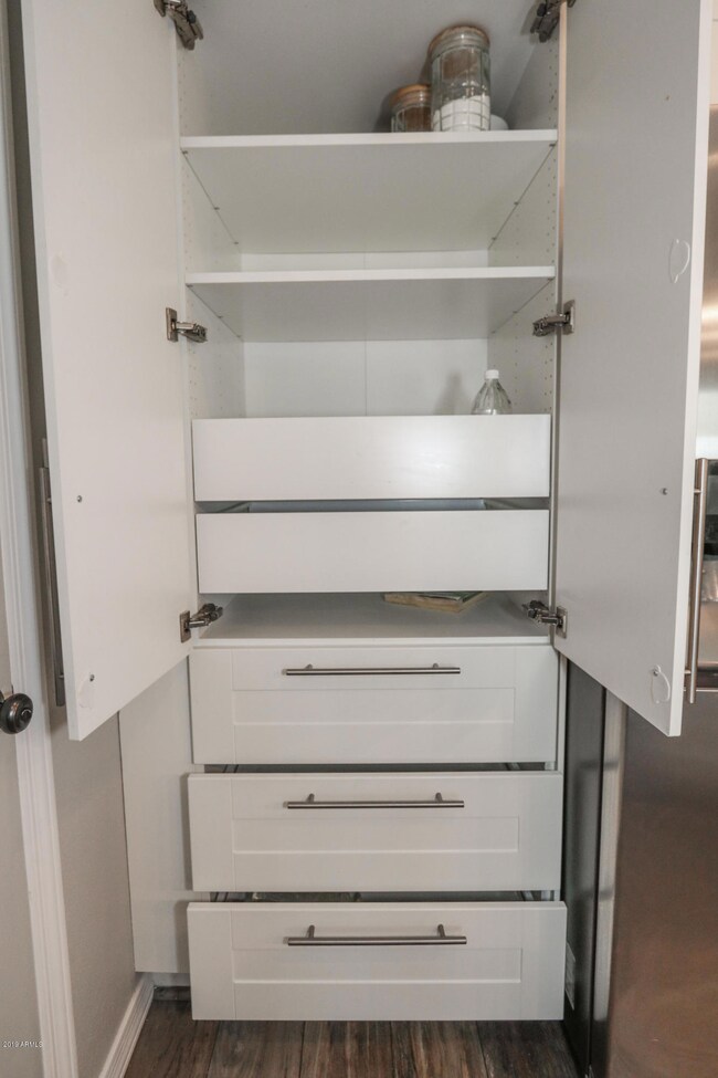 7 Pantry with Pullouts and Drawers