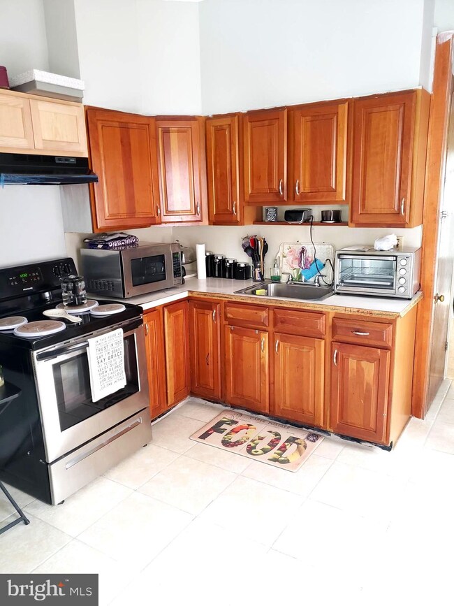 736 N 11th St, Reading, PA 19604 - photo 5