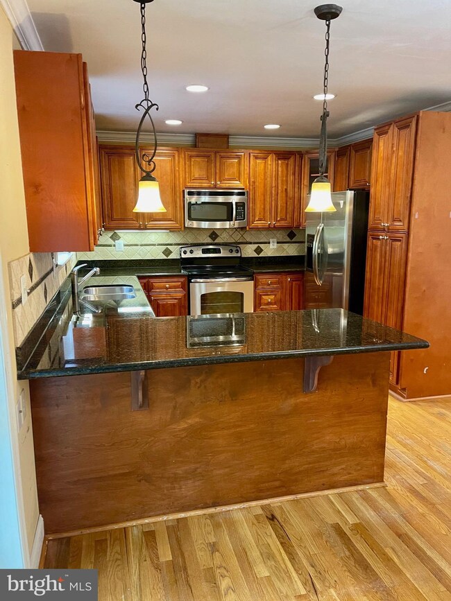 9903 Duncan St, Fairfax, VA 22031 - photo 4