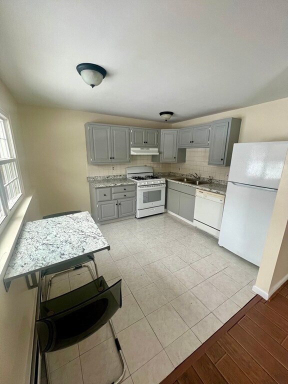 37 Fernview Ave unit 8, North Andover, MA 01845 - photo 5