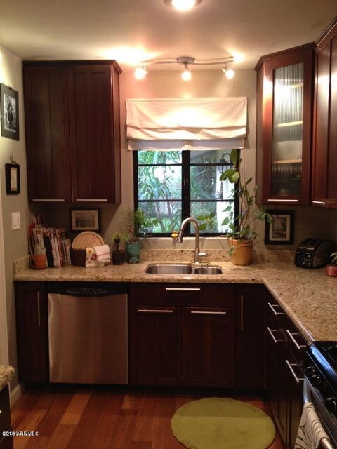 1838  E Roma Kitchen