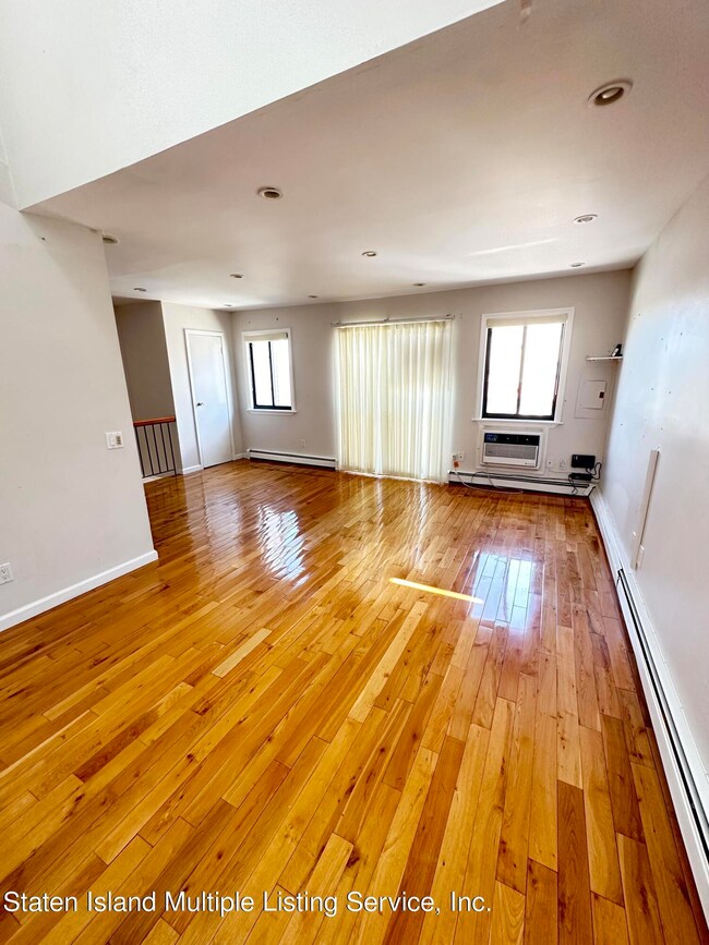 161 Lamped Loop unit A, Staten Island, NY 10314 - photo 3