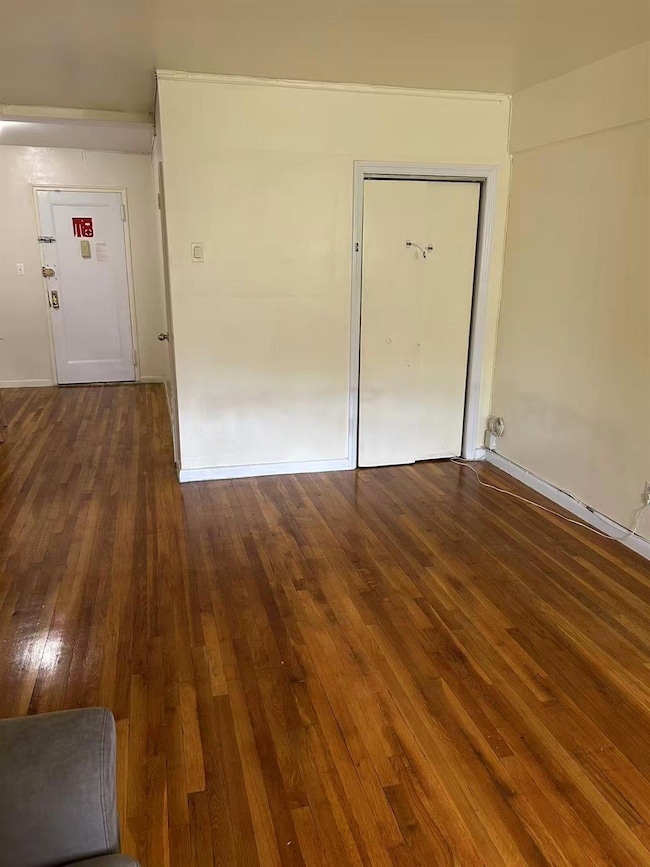 Mitchell Gardens Co-Op #3 unit 5A, Flushing, NY 11354 - photo 6