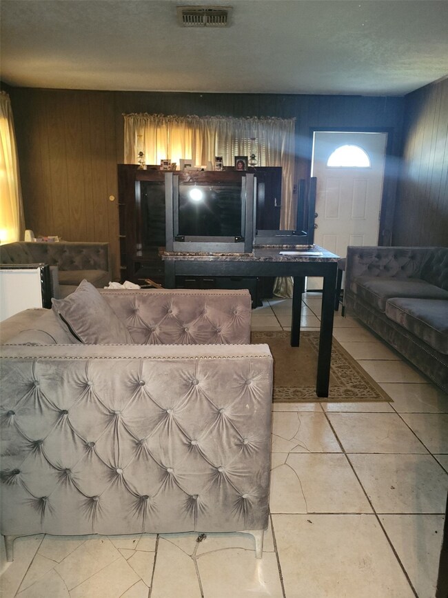 2115 Melbourne St, Houston, TX 77026 - photo 6