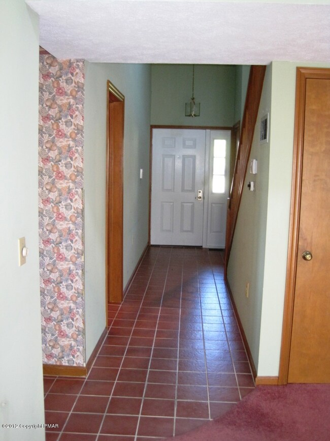 96 Duck Hollow Cir, Stroudsburg, PA 18360 - photo 3