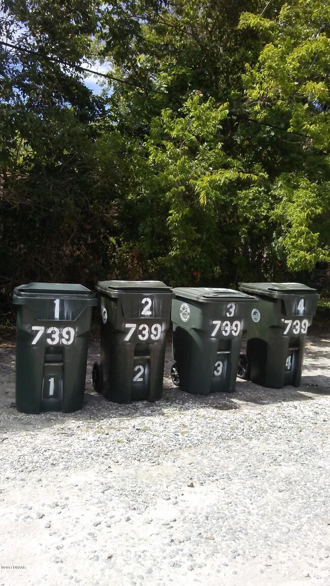 1 -Trash Cans 739