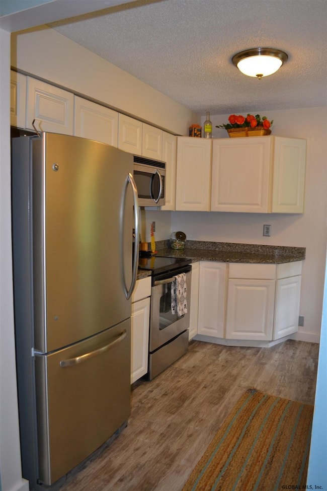 39 Pheasant Ct, Saratoga Springs, NY 12866 - photo 4