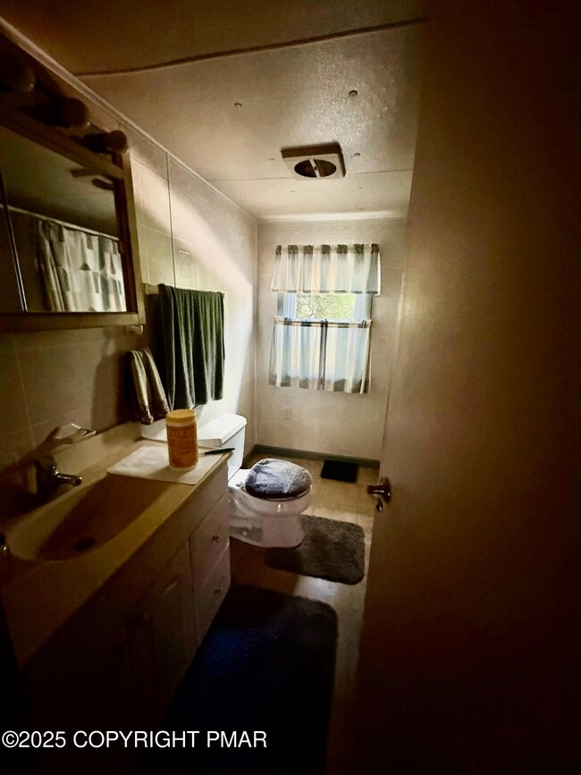 197 Koehler Rd, Saylorsburg, PA 18353 - photo 7