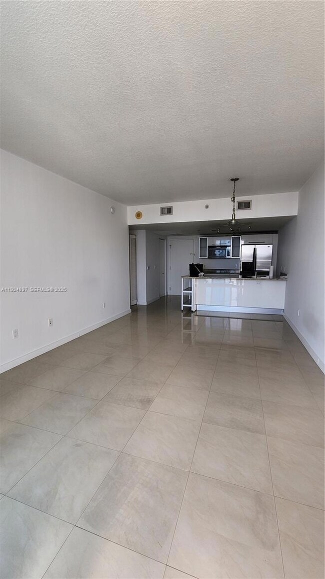 185 SW 7th St unit 3814, Miami, FL 33130 - photo 3